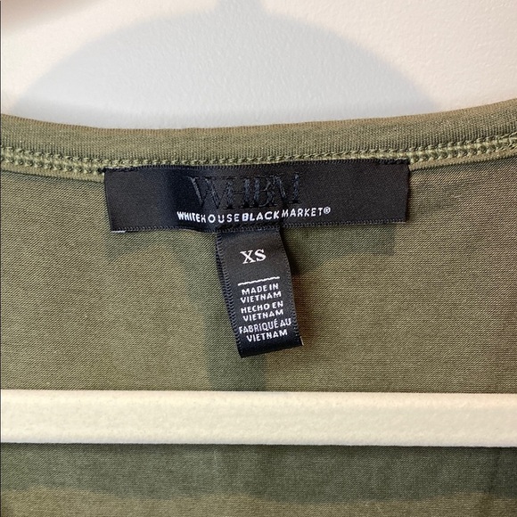 White House Black Market Olive Green V-Neck Women's Top XS - Picture 2 of 3
